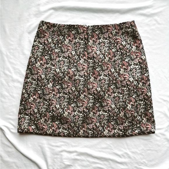 Aritzia Sunday Best Mini Skirt - Size 8 - Picture 5 of 7